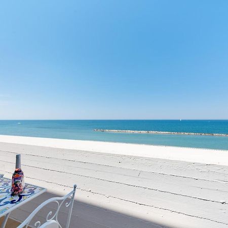 Waterfront Apartment With Seaview Balcony Bari Exterior photo