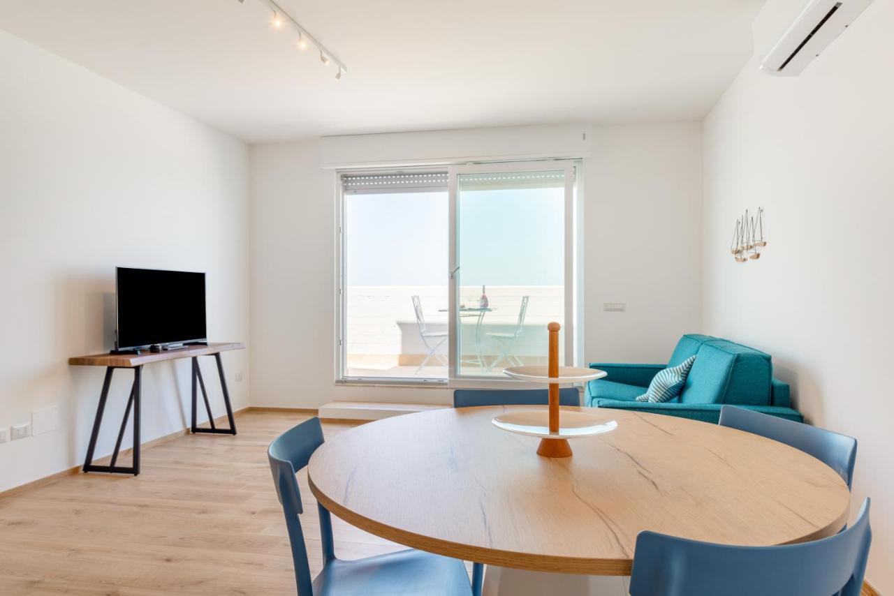 Waterfront Apartment With Seaview Balcony Bari Exterior photo