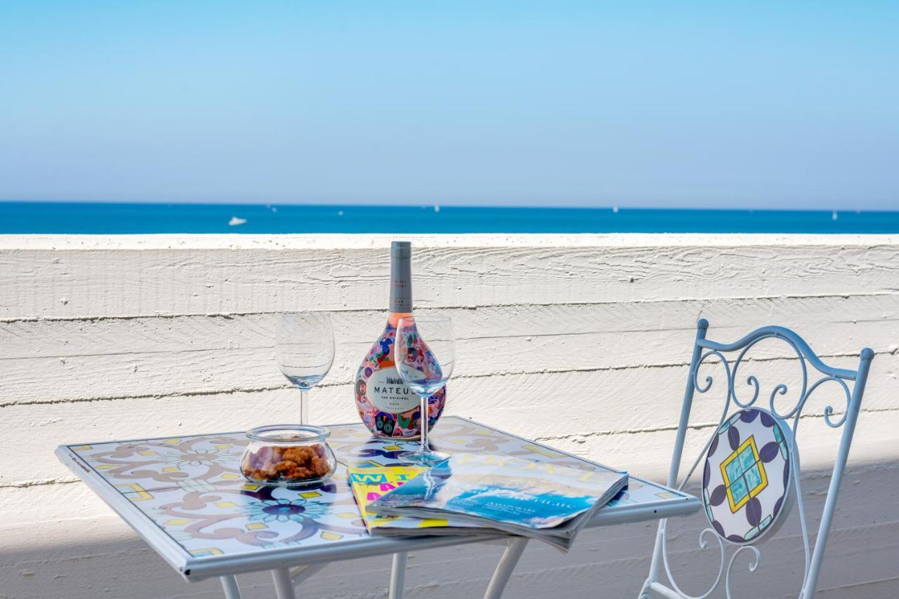 Waterfront Apartment With Seaview Balcony Bari Exterior photo